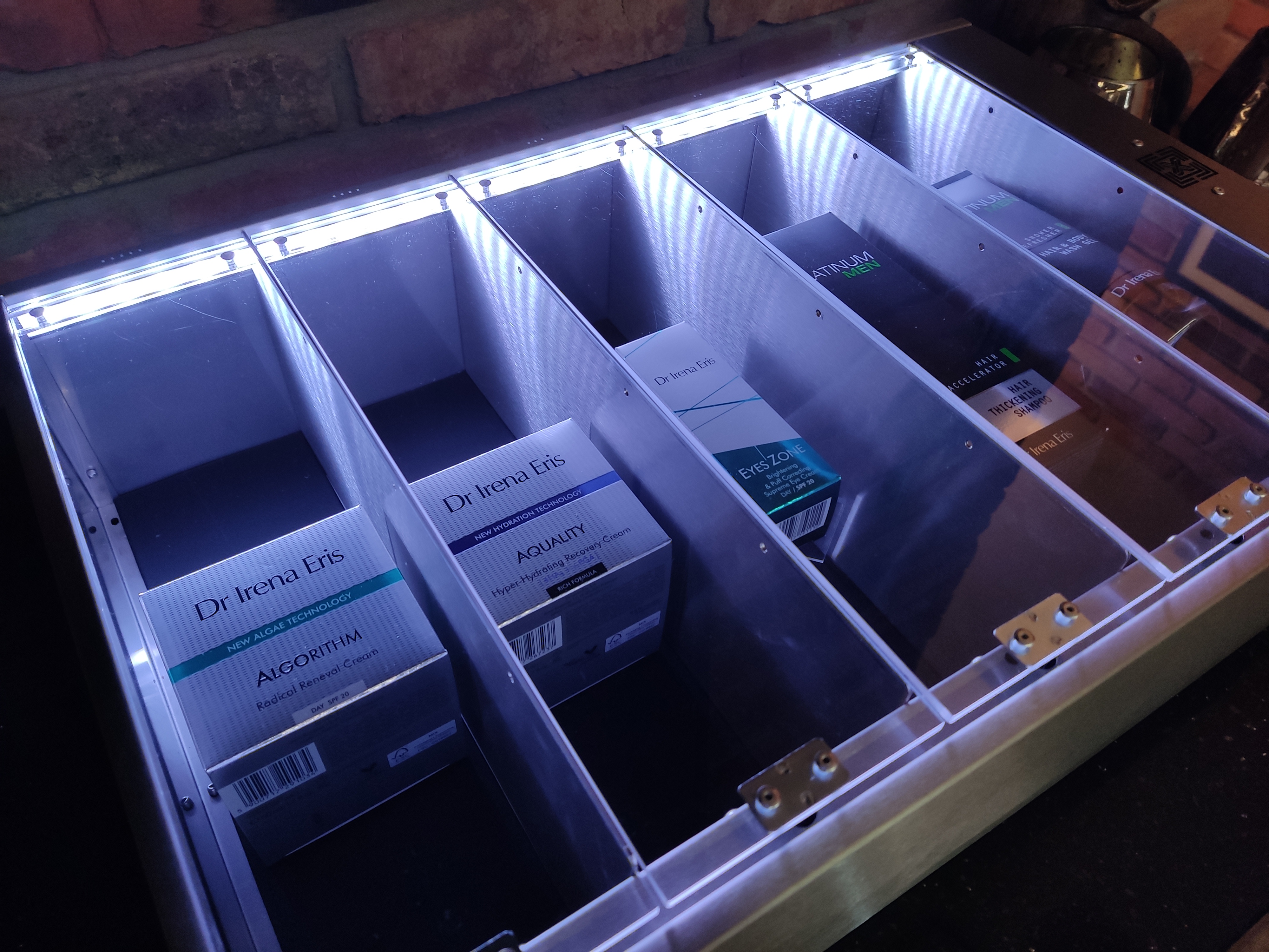 Intibox – widok boczny